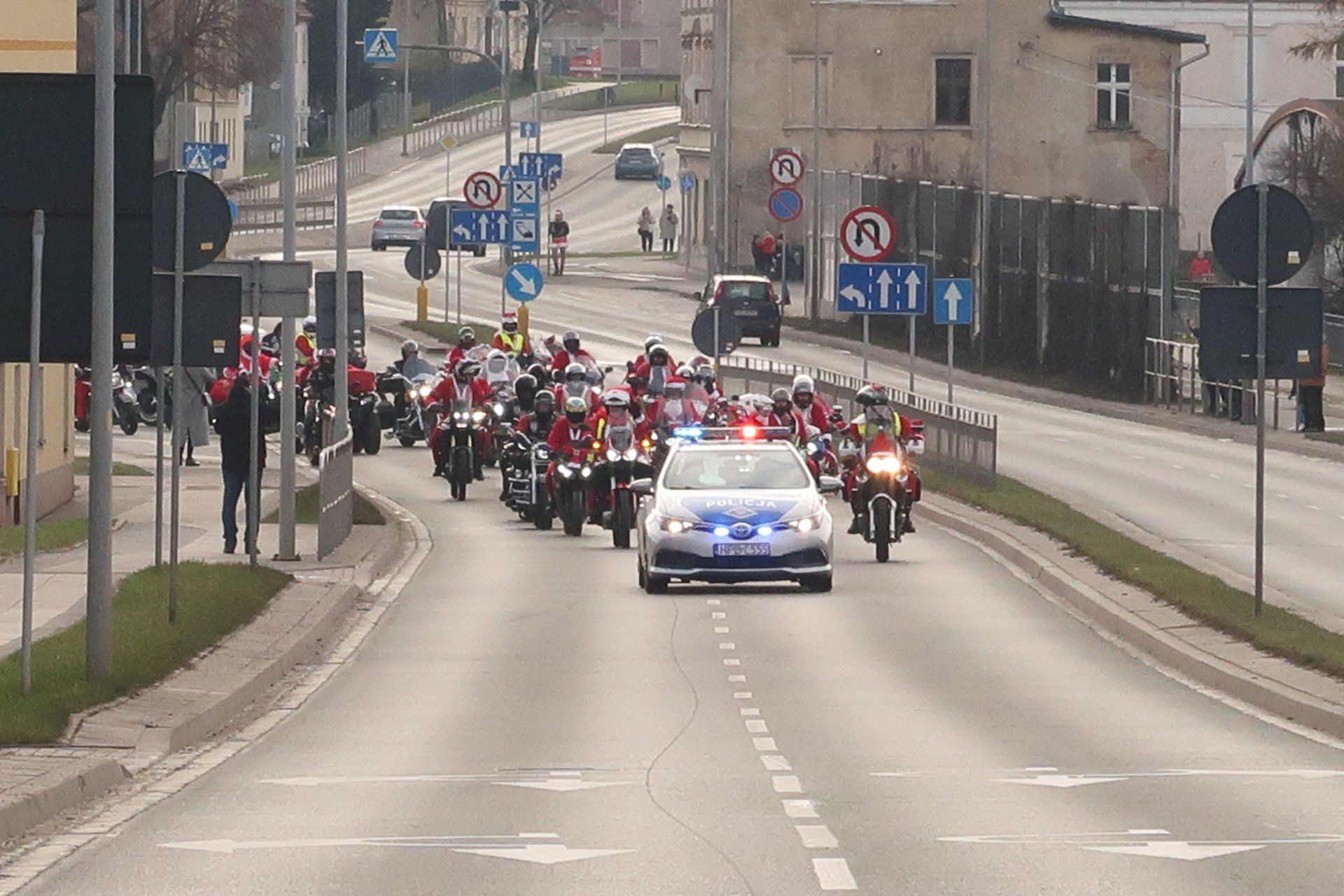 Wyjechali spod stacji Mol przy ul. Wrocławskiej 6 grudnia w samo południe.