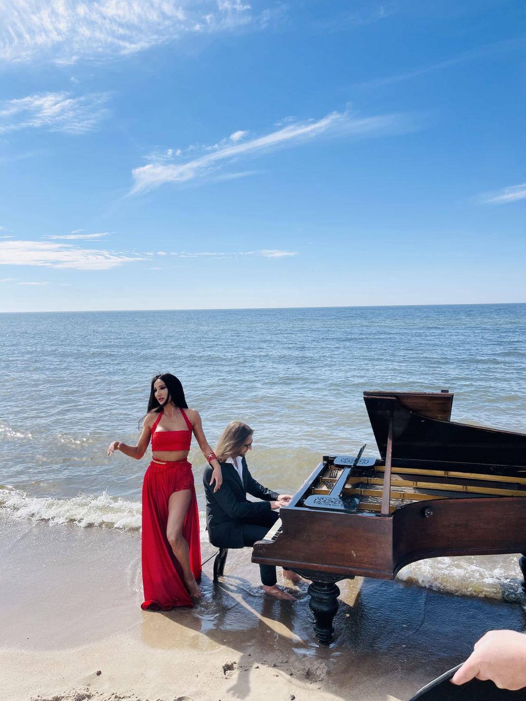 Justyna Steczkowska w teledysku z Leszkiem Możdżerem