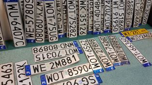 Dziurawią tablice rejestracyjne. W wakacje będzie zmiana przepisów