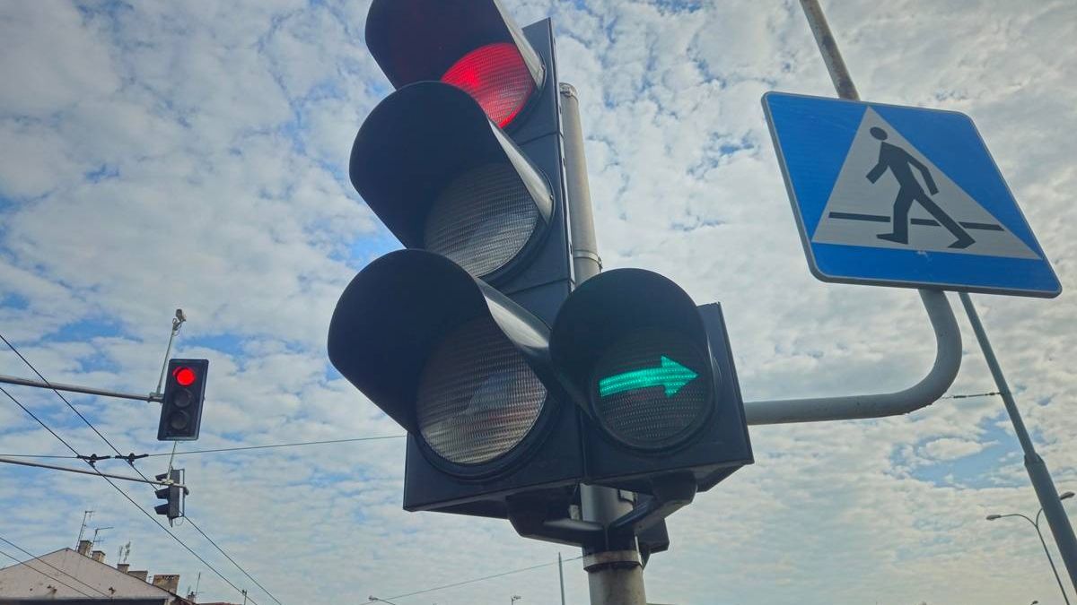 Zielona strzałka warunkowego skrętu w prawo