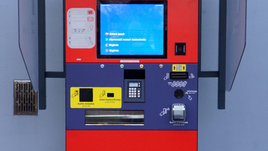 nowy automat, parkingowy, warszawa, parking, parkuj i jedź, technologia, bilet, karta miejska, gotówka, transport publiczny