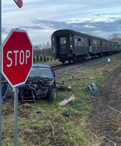 Zlekceważył znak "STOP". 70-latek próbował staranować pociąg