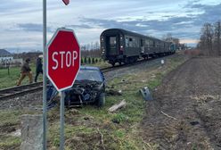 Zlekceważył znak "STOP". 70-latek próbował staranować pociąg