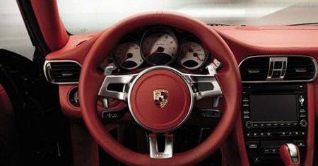 Porsche wreszcie zmądrzało? Łopatki vs. przyciski?