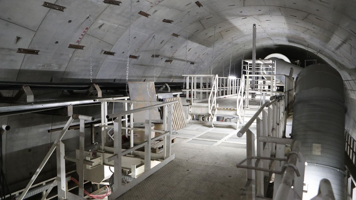 Przejście tunelem kolejowym od przystanku Polesie do komory startowej Odolanowska i na przystanek Koziny