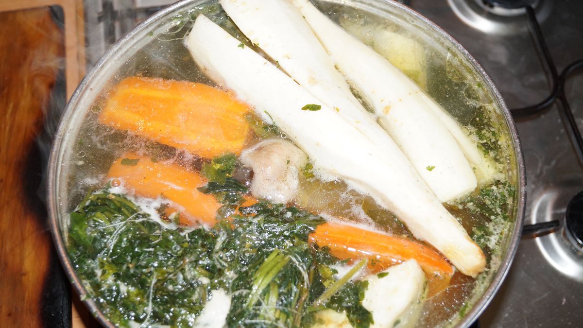 Jaki jest najprostszy sposób na szumowiny w rosole?