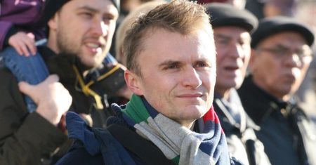 Piotr Jacoń ma transpłciową córkę. Opowiada o "ważnym SMS-ie"