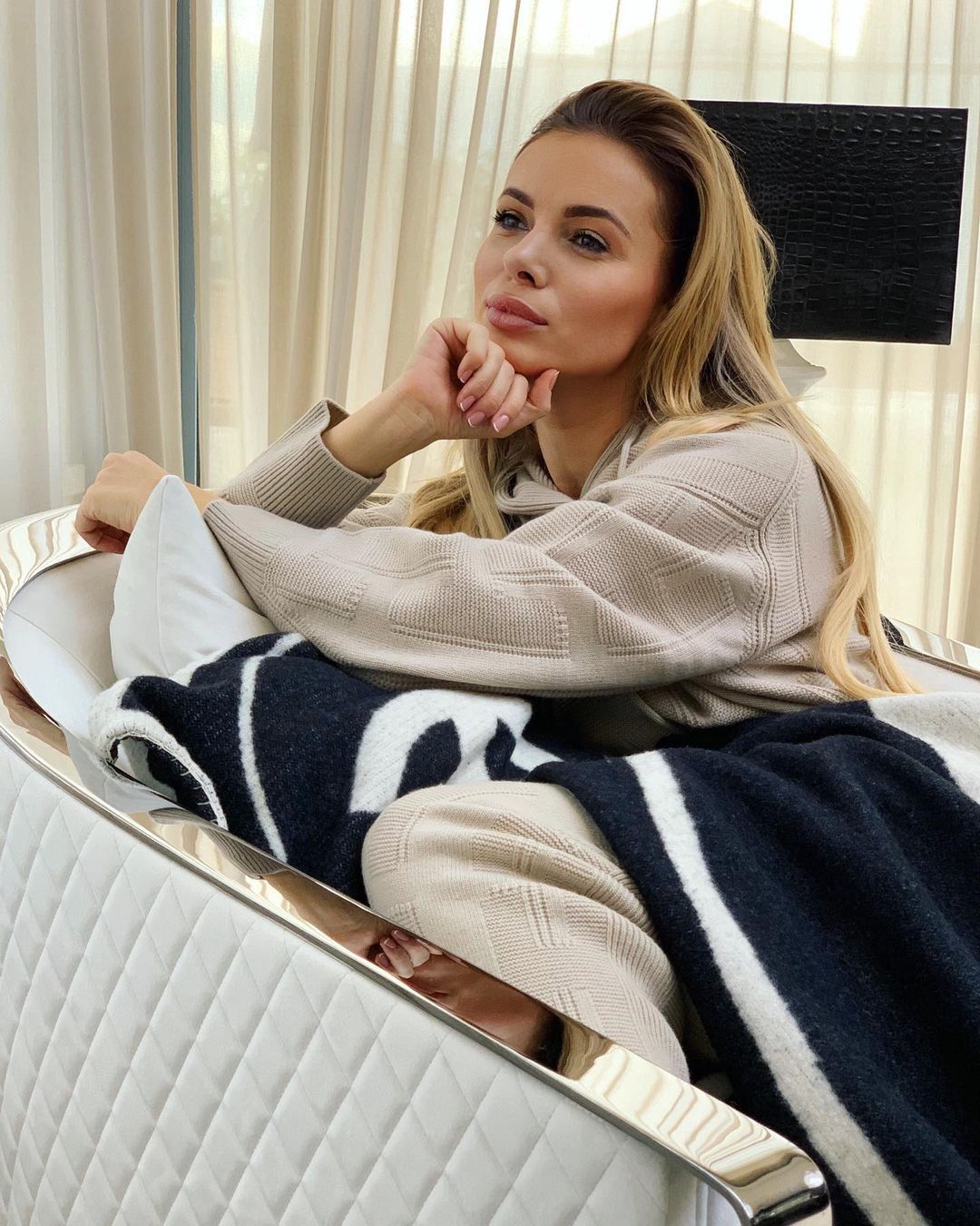 Izabela Janachowska rozprawia o drugim dziecku w kolorowej prasie