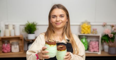 Pistacjowe pucharki szczęścia. Ulubiony deser na zimno w wiosennym wydaniu