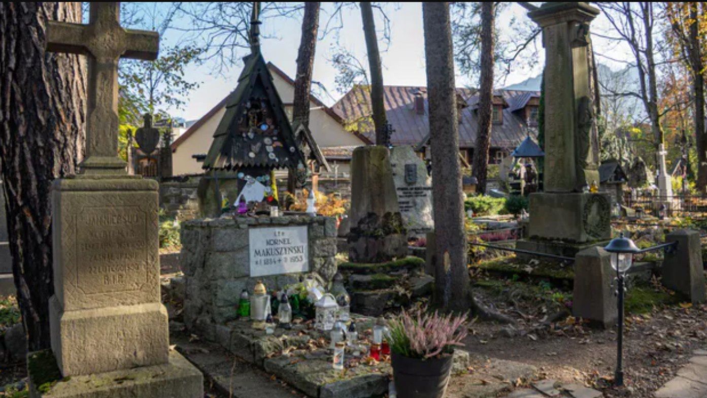 Grób Kornela Makuszyńskiego na zakopiańskim cmentarzu