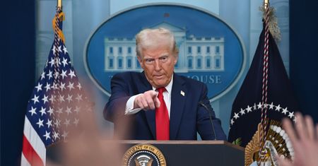 Trump spotka się z rodzinami ofiar katastrofy. Wydał polecenie FAA