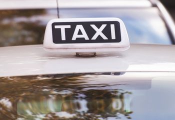 Udawała turystkę w taksówce. 100 zł za 7 km