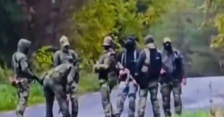 "Zielone ludziki" przy granicy z Estonią. ISW: przygotowania do wojny