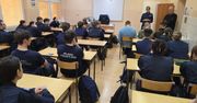 Legnica: Maturzyści z VII LO poznali szczegóły rekrutacji do policji