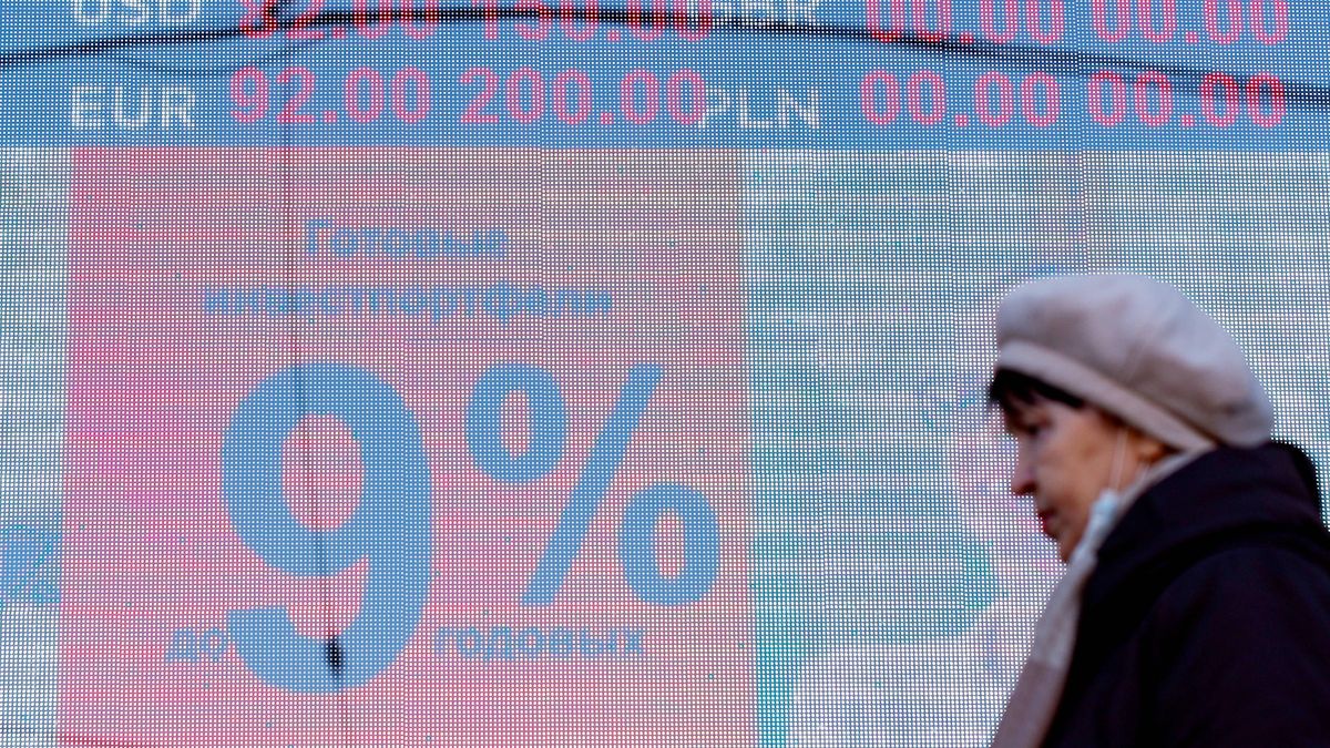 W poniedziałek spodziewane jest gwałtowne załamanie rubla. Kurs rosyjskiej waluty spada do historycznych rekordów jeszcze przez otwarciem zachodnich giełd