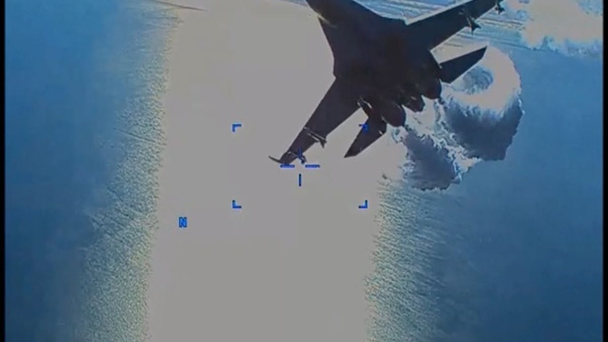 Do konfliktu doszło między dwoma rosyjskimi myśliwcami Su-27 a brytyjskim samolotem szpiegowskim RC-135 Rivet Joint 