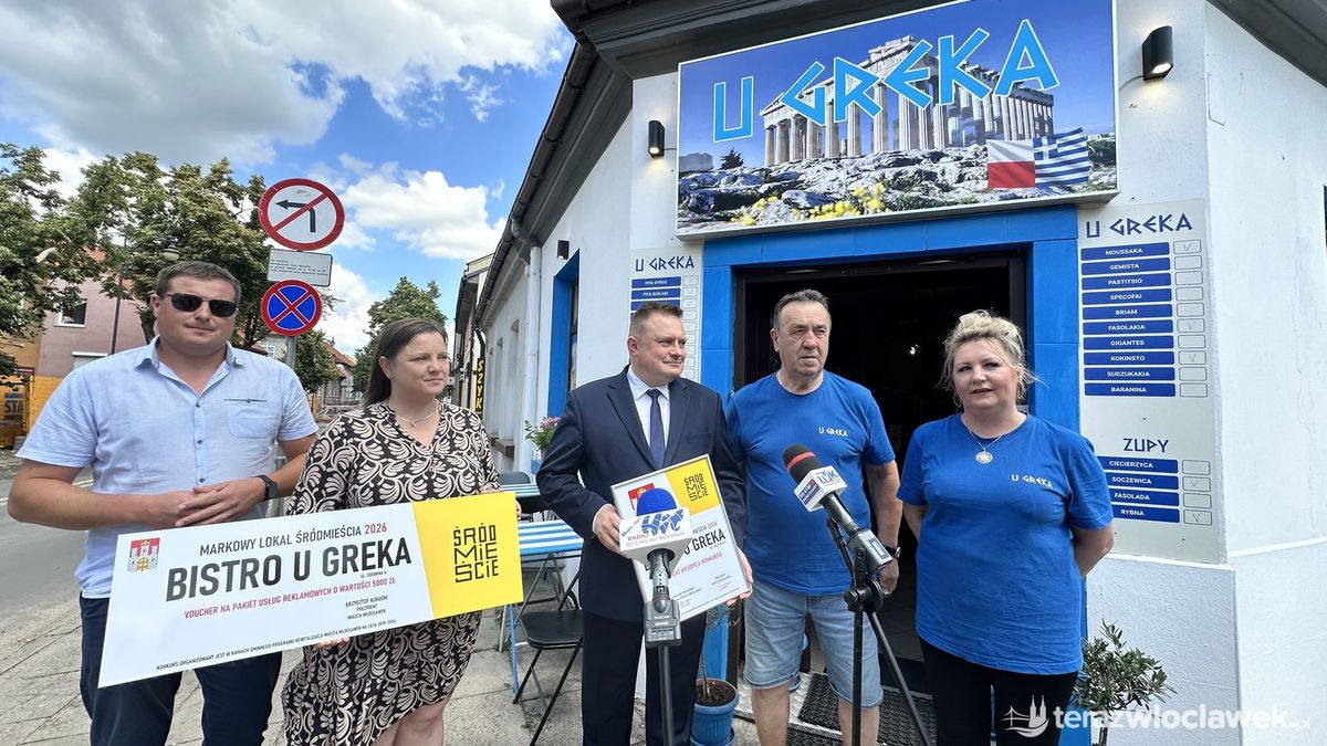 Właściciele greckiej tawerny odbierają tytuł Markowego Lokalu Śr