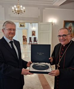 Uroczyste pożegnanie rosyjskiego ambasadora. Wręczono mu pamiątkę