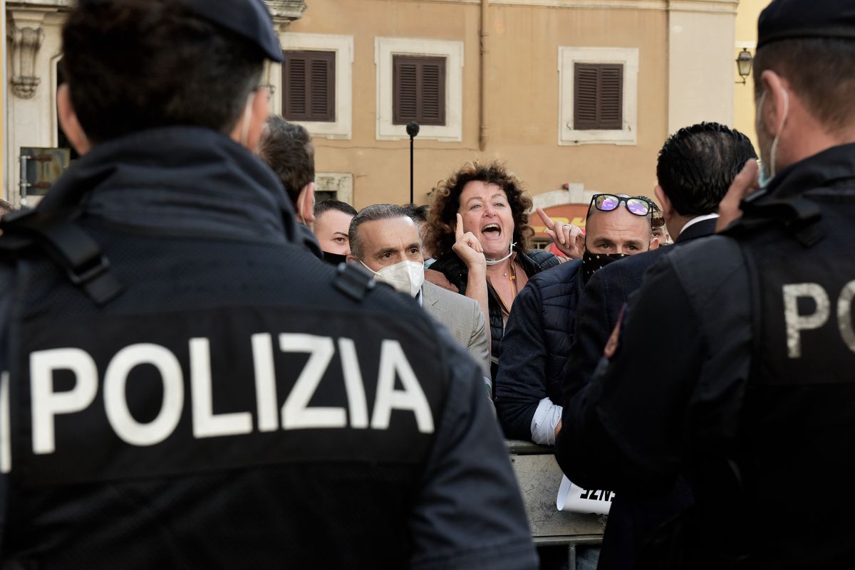 Godzina policyjna we Włoszech. Nowe obostrzenia, ale bez lockdownu