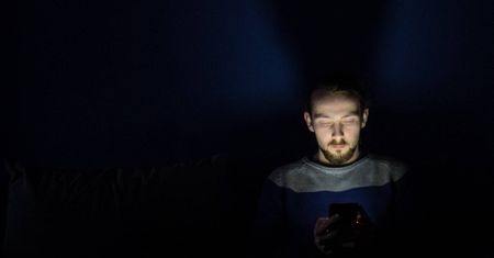 Chcesz kupić nowego smartfona? Najlepiej zrób to tej nocy