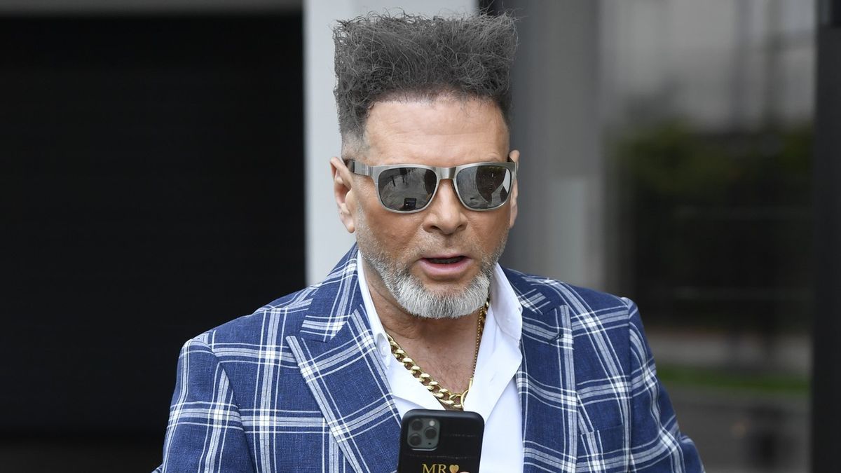 Krzysztof Rutkowski znany jest ze swojej kwadratowej fryzury