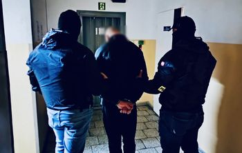 Poznań: 33-latek ukradł alkohol i papierosy. Grozi mu do 15 lat więzienia