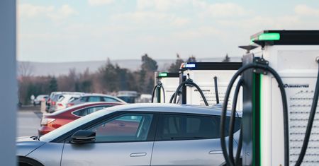 Ekoenergetyka napędza europejską zmianę. Od e-busów po e-trucki – infrastruktura, która rośnie razem z biznesem