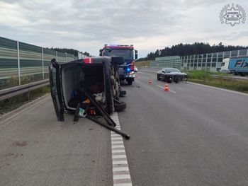 Pijany Ukrainiec przewrócił busa na A1. Miał ponad 3 promile