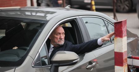 Macierewicz przyłapany. Gnał ulicami Krakowa