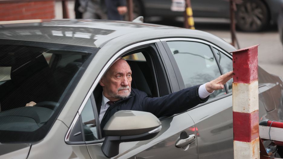 Przyłapali Macierewicza. Gnał ulicami Krakowa