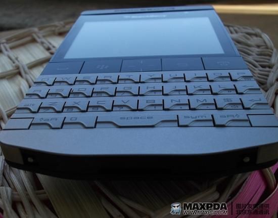 Nietypowy BlackBerry 9980 przyłapany w realu [zdjęcia] 2