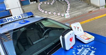 Śląskie. Ratunek dla życia w zasięgu ręki. Defibrylatory w każdej komendzie