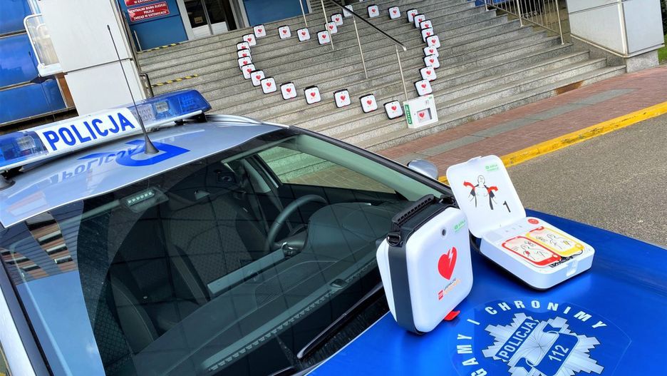Śląskie. Wkrótce z pomocy automatycznego defibrylatora będzie można skorzystać w każdej komendzie policji województwa śląskiego.
