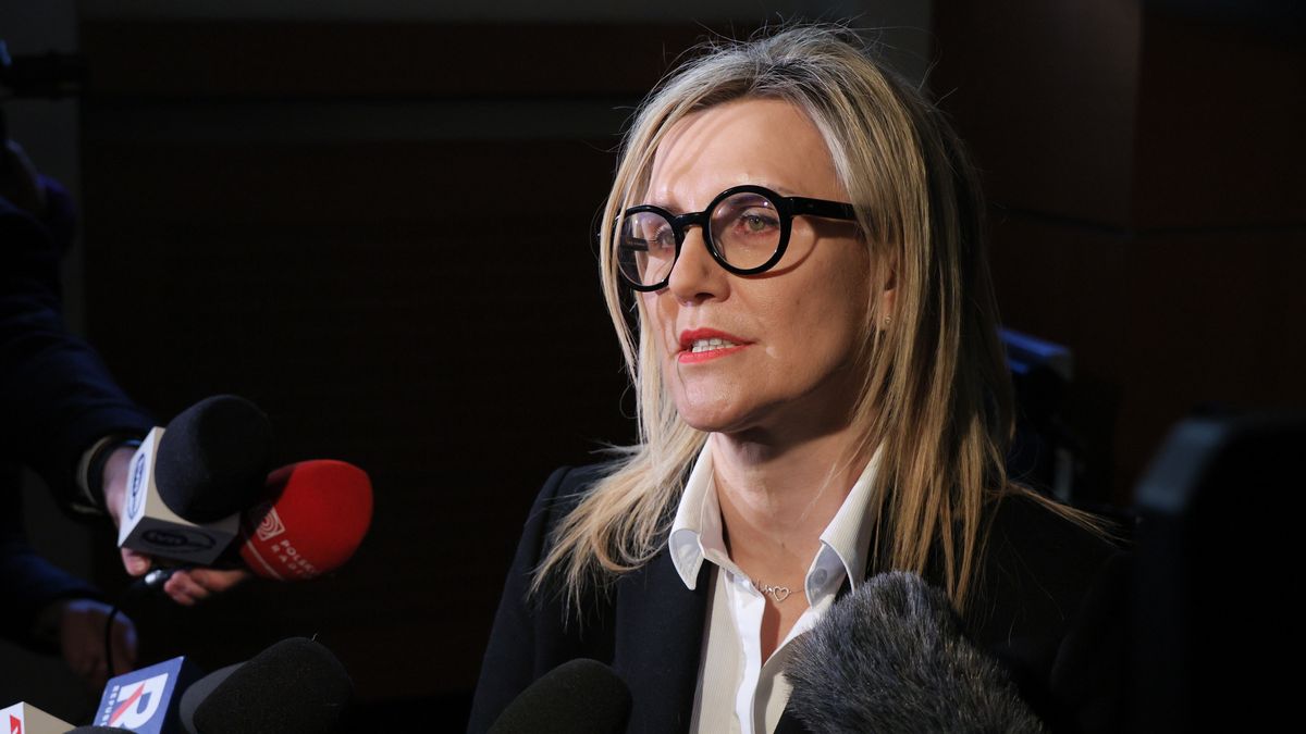 Ewa Wrzosek
Pawe� Supernak
briefing, konferencja, konferencji, Nowogrodzka, partia, PiS, polityk, polityka, portret, prasowej, prasowy, PROKURATURA, sekretarki, wsp�pracowniczki prezesa PiS