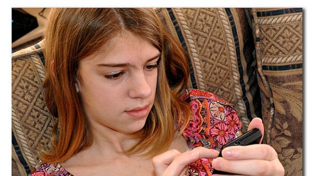 Nastolatki i dorośli a wykorzystanie smartfonów 1