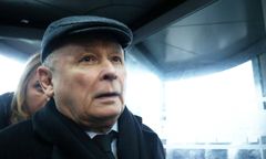 Jarosław Kaczyński w TAI. Poprowadzono go do gabinetu