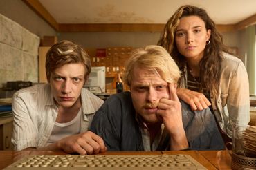 Zdjęcia z serialu "Wojna zastępcza"