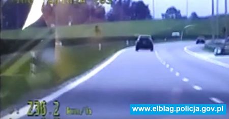 Pędziła 236 km/h Bentleyem. Była przygotowana na zatrzymanie przez policję