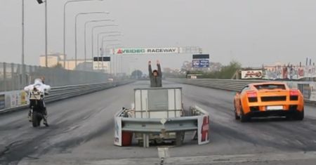 Skuter vs. Lamborghini Gallardo?! [wideo]