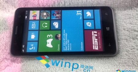 W skrócie: Huawei W2 na zdjęciach, 5-calowy HTC trafi do Europy, Lumia 920 w starciu z młotkiem i nożem