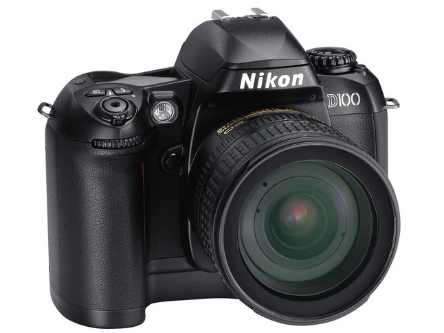 Nikon D100 początkowo kosztował około 12 000 zł.