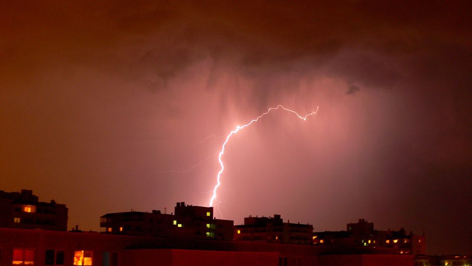 piorun błyskawica burza wyładowania atmosferyczne 