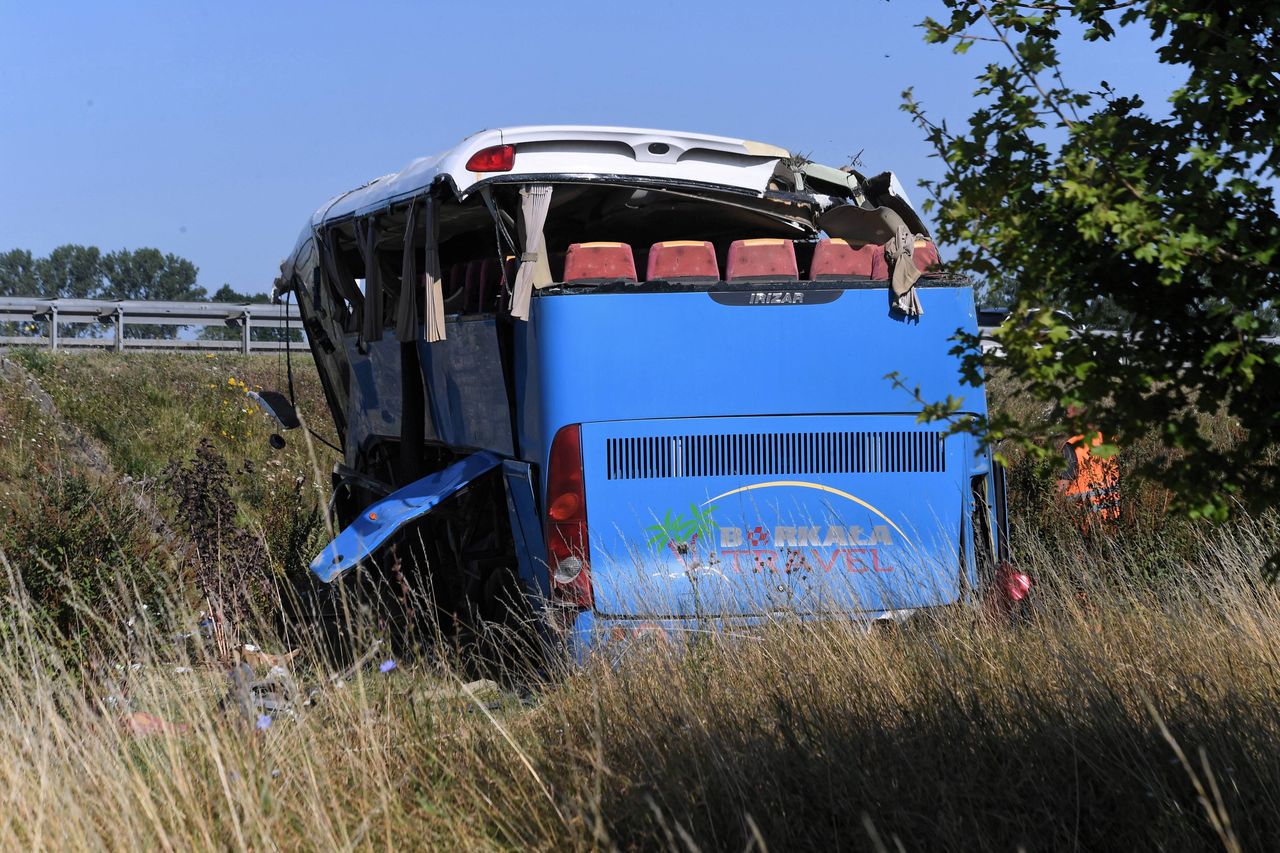 A1. Wypadek autokaru z dziećmi. Prokuratura postawiła kierowcy zarzut