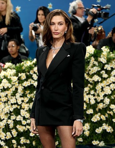 Hailey Bieber podczas Met Gala