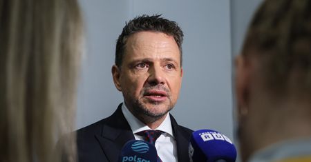 Chmielna znów pełna aut. Trzaskowski poirytowany. "O co tu chodzi?"