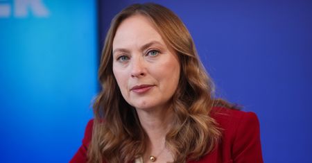Ministra znów uderza w deweloperów. Napisała o "chowie klatkowym"
