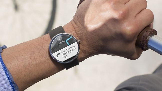 Moto 360 ma prawie okrągły wyświetlacz