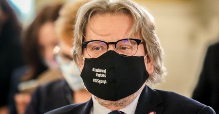 Koronawirus. Zaczyna brakować medyków? Były szef GIS nie ma złudzeń