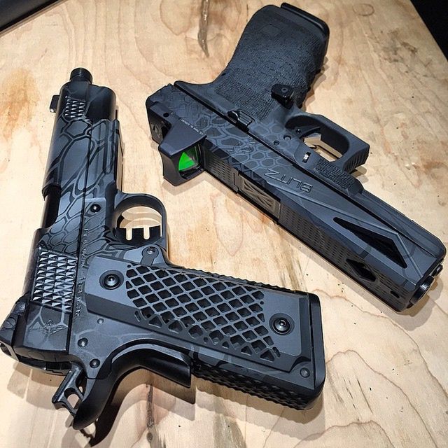 Broń, aligator i seksowne syrenki. Tak imprezuje Król Instagrama 4