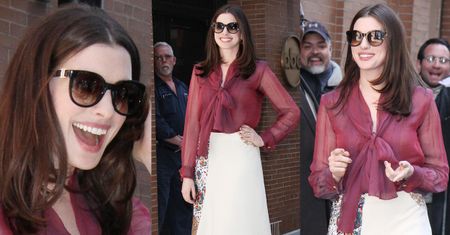 Uśmiechnięta Anne Hathaway w spódnicy z lumpeksu
